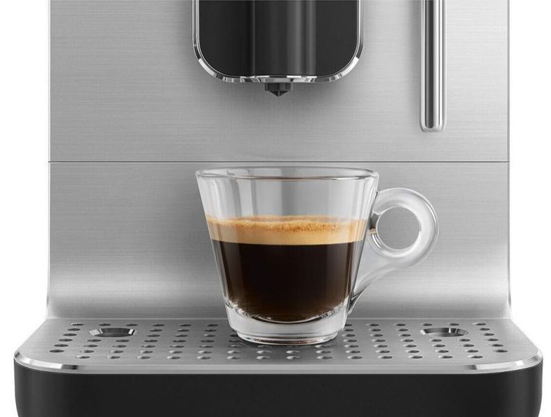 Кавомашина автоматична Smeg Coffee Machine With Steam Wand Black BCC12BLMEU фото