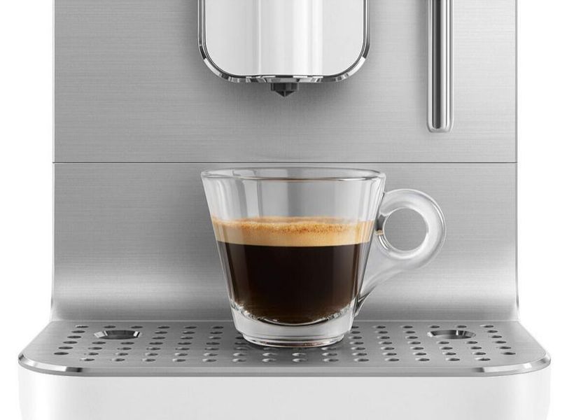 Кавомашина автоматична Smeg Coffee Machine With Steam Wand White BCC12WHMEU фото